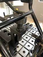 Table de soudage 3D avec traitement anti-tension et poutre inférieure renforcée pour travaux de soudage de châssis de véhicules d'ingénierie et de conteneurs