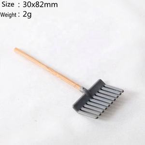 Ensemble d'outils de jardinage pour maison de poupée 1:12 - Outils de jardinage multicolores pour enfants, mini-râteau, pelle, houe et râteau à feuilles pour enfants - Product Image 3