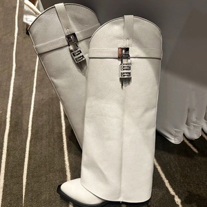 Bottes hautes rétro pour femme à talons compensés, avec empiècements en similicuir verni, tige repliable, bout pointu et fermoir métallique Shark Lock - Product Image 4