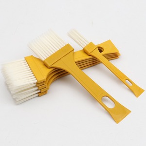 Brosse multi-usages avec spatule, manche en plastique, poils en nylon, forme plate, pour le nettoyage domestique et l'utilisation de matériel. - Product Image 3
