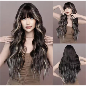 วิกผมยาวหยิกแบบแบรนด์ในประเทศ พร้อมหน้าม้าปัดข้าง สีดำ ขาว น้ำตาลทอง เส้นผมทนความร้อนสูง แนวไรผมธรรมชาติ - Product Image 2
