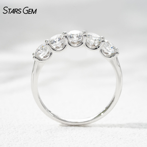 Anillo Clásico Starsgem con Cinco Diamantes Brillantes Cultivados en Laboratorio de 1.42ct, Corte Brillante DEF VS, Oro Sólido de 18K, 2.3g, Unisex, Aniversario - Product Image 3