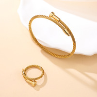 Brazalete con Tachuelas Estilo Cable, Inspirado en Instagram, Moderno, Chapado en Oro de 18k, Acero Inoxidable, No Pierde el Color, Unisex