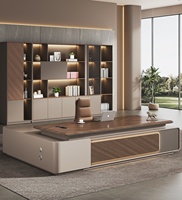 Bureau de direction moderne de luxe en forme de L avec panneau thermoformé, armoire latérale et bibliothèque LED