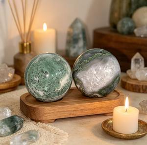 Sphère de cristal d'agate mousse ronde, pierre précieuse verte naturelle, boule d'agate polie et lisse, spécimen minéral avec motif organique pour la maison - Product Image 1
