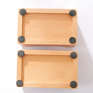 Posavasos redondos de madera de haya, aislantes del calor, para juegos de té y uso en escritorio. - Product Image 3