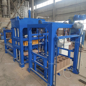 Machine de moulage de blocs de béton entièrement automatique QT4-15, machine hydraulique à briques, machine à briques <span class=keywords><strong>creuses</strong></span> en ciment à économie d'énergie - Product Image 2