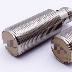 2 индуктора Uprox Bi8u-em18wd-ap6x-h1141 Датчик — Б/У — Новый Оригинальный, в наличии, для промышленной автоматизации, специализированный ПЛК - Product Image 1