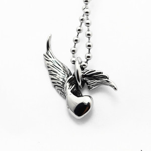 Pendentif en forme de cœur d'ange en acier inoxydable yunnique avec ailes, breloque à thème pour bijoux cadeaux - Product Image 1