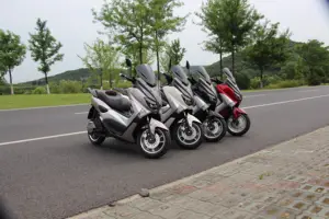 Çin fabrikadan 150cc benzinli motosiklet Scooter motos bir benzin