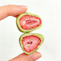 Matcha chocolade bedekte gevriesdroogde aardbeien knapperige fruit snoepjes rechtstreeks van de fabriek chocolade groothandel halal exotische snack