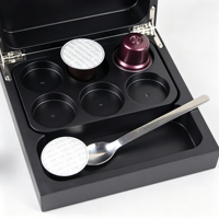 Support de capsules de café en bois noir mat en gros, boîte de rangement à couvercle rabattable pour dosettes de café avec fente pour cuillère, pour sachets de thé, cuisine, bureau