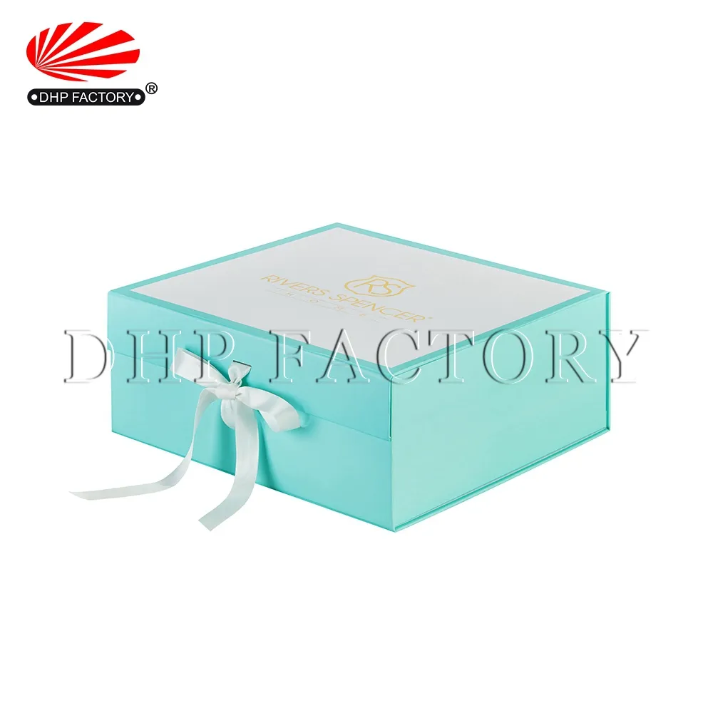 ISO 9001工場カスタムロゴフラットパック包装ボックスホワイトペーパーボックス化粧品用リボン付き磁気クロージャーギフトボックス
