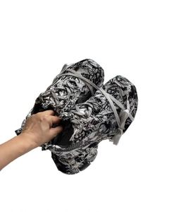 Zapatos Deportivos Cómodos para Hombre, Talla 3XL Extra Me, Diseño Graffiti Blanco y Negro, Malla, Suela de Poliuretano y Goma, Transpirables, Estilo Balenciaga - Product Image 5