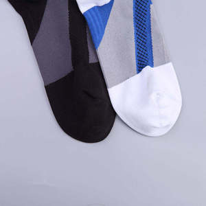 4 paires de chaussettes de compression antibactériennes pour hommes et femmes, compression 20-30 mmHg - Product Image 4