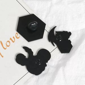 Venta al por mayor buena Stock Metal DND esmalte Pins personalizado impreso 30mm troquelado broche medallas imán Anime juego mazmorras dragones gorras - Product Image 5