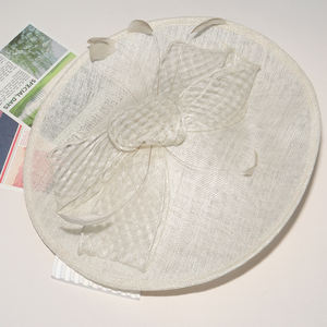 Factory Custom Ladies Elegant Wedding <strong>Fascinator</strong> High Quality Sinamay Bow Feather Church Hats <strong>White</strong> <strong>Fascinators</strong> for Women - Product Image 2