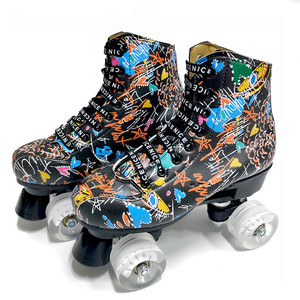 <span class=keywords><strong>Patines</strong></span> de microfibra <span class=keywords><strong>Patines</strong></span> de doble línea Mujeres Hombres Adultos Zapatos de patinaje de dos líneas con entrenamiento de <span class=keywords><strong>4</strong></span> <span class=keywords><strong>ruedas</strong></span> de PU blanco - Product Image 1