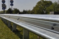 Viga Metálica Flexible para Barandas de Seguridad en Carreteras