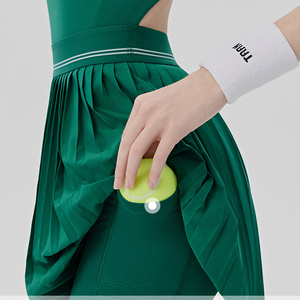 Gaun Tenis Stylish Terlaris dengan Belahan Belakang, Rok Lipit Pelangsing, Warna Kontras, Cocok untuk Pickleball dan Padel - Product Image 3