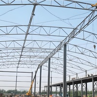 Nave Industrial Prefabricada de Gran Envergadura con Estructura de Acero Industrial y Diseño Personalizable para Uso Pesado