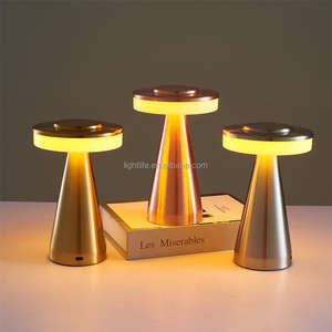 Lámpara de Mesa Inalámbrica de Metal de Lujo para Bar o Restaurante, Control Táctil, 3 Colores, Regulable, Recargable, Luz Nocturna Dorada para Mesita de Noche - Product Image 1