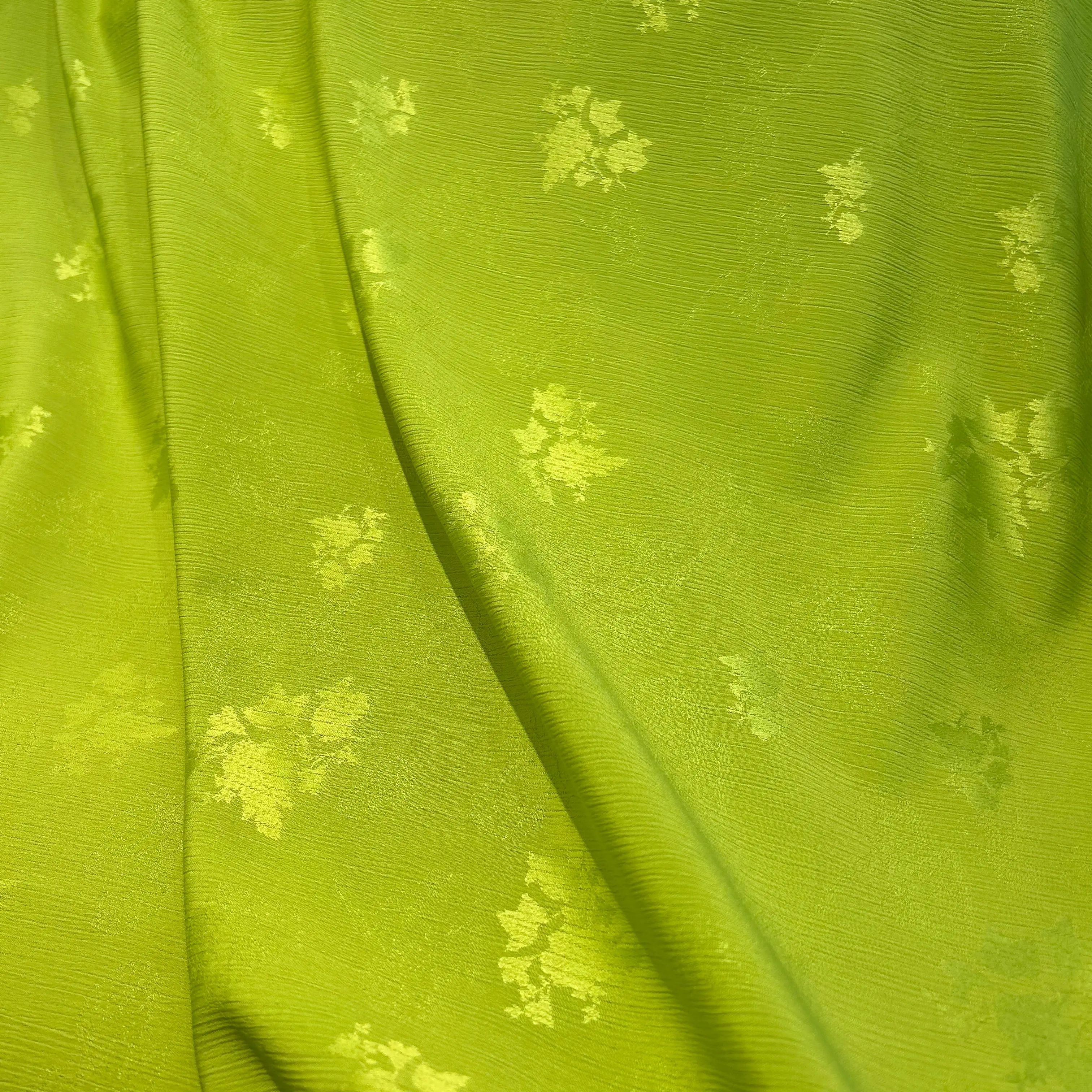 Tissu jacquard gaufré en polyester tissé 1202 avec motif de gaufrage floral dans un tissage de style froissé de saule pour dame Banquet Wear