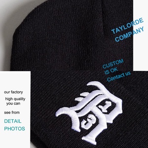 Color sólido unisex puños venta al por mayor logotipo personalizado acrílico negro <span class=keywords><strong>invierno</strong></span> 3D bordado cálido gorro de punto - Product Image 3