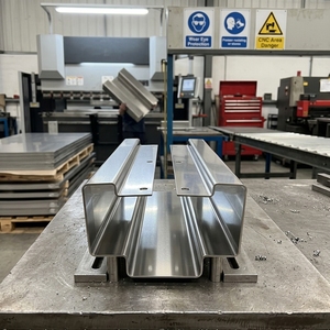 Produits en tôle robuste, services de fabrication d'acier structurel, découpe laser, soudage pour équipements et quincaillerie - Product Image 2