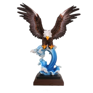 La maestosa aquila calva che svettano sulle onde scultura in resina, uccello rapace realistico con le ali spiegate su una Base blu dell'oceano - Product Image 1