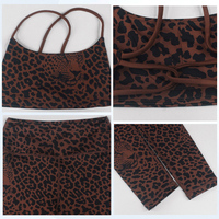 Ensemble de yoga et de loisirs personnalisé en tissu recyclé imprimé léopard sur toute la surface, avec soutien-gorge à bretelles croisées et couleurs contrastées