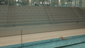 Gradins intérieurs durables conçus sur mesure avec système de verrouillage spécial, fabriqués en Italie par la marque CETA, pour les personnes handicapées, toutes saisons - Product Image 2