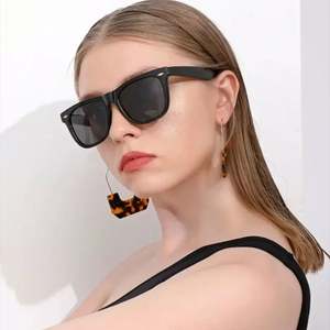 Gafas de Sol Personalizadas con Logotipo 2025, Lentes TAC con Remaches, Protección UV400, Cuadradas, Polarizadas, para Hombre y Mujer - Product Image 3