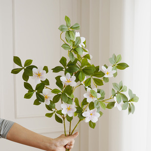 Flor de Gardenia Artificial con Hojas y Ramas, PVC Suave, Decoración para el Hogar, Accesorios para Bodas, Ecológica, Paquete Individual - Product Image 1