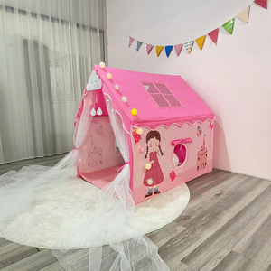 Casa de juegos infantil rosa para niñas, carpa de juguete para interiores para niños de 2 a 6 años con diseño de castillo y luces - Product Image 1