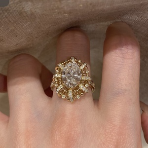 Anello con Diamante Coltivato in Laboratorio da 3 Carati, Stile Retrò, Ovale, 18k Oro Giallo, Purezza D VVS, Bicolore - Product Image 3