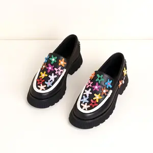 Sapatos casuais de moda para meninas, mocassins fofos personalizados com decoração floral, mocassins para caminhar ao ar livre, moda casual personalizada