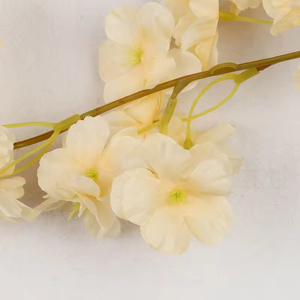 Guirlandes artificielles de fleurs de cerisier en soie, faites à la main, modernes, pour Noël, mariage, décoration intérieure, plafond, vente en gros - Product Image 6