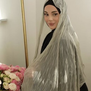 <span class=keywords><strong>2026</strong></span> Nieuwe Stijl Geplooide Organza <span class=keywords><strong>Hijab</strong></span> Islamitische Mode Premium Glimmende Organza <span class=keywords><strong>Hijab</strong></span> Glinsterende Crepe Islamitische Hoofddoek - Product Image 3