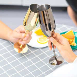 Verre à <span class=keywords><strong>Champagne</strong></span> doré incassable 250ml flûtes à vin <span class=keywords><strong>tulipe</strong></span> tasses en métal de vin mousseux en acier inoxydable pour barre de fête de mariage - Product Image 3