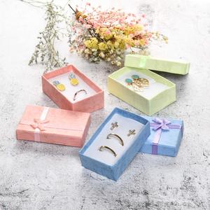 Scatola Regalo di Alta Qualità con Coperchio e Base in Cartone Rigido Riciclato, con Fiocco in Nastro per Confezioni di Gioielli Premium - Product Image 2