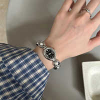 Montre-bracelet élégante et magnifique en quartz avec bracelet vintage ovale en fausses perles, mignonne pour l'été, pour filles et femmes