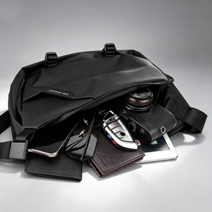 Borsa a tracolla impermeabile da uomo alla moda, grande capacità con cintura di fissaggio per viaggi, fotocamera, uso quotidiano, OEM, vendita all'ingrosso - Product Image 5
