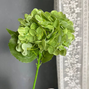 Fiore di Ortensia Bianca Realistico da 45 cm per Archi Nuziali, Palchi e Centrotavola, Bouquet Floreale, Ortensia da Sposa - Product Image 2