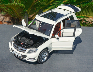 Zhengfeng 1/18 Modelo de Coche de Aleación Fundida a Presión de Fábrica Original GTA GLK <span class=keywords><strong>300</strong></span> SUV para Regalo y Colección - Product Image 2