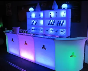 แผนกต้อนรับเคาน์เตอร์ปาร์ตี้ Led โต๊ะบาร์ Led Party เช่าเฟอร์นิเจอร์พลาสติกแบตเตอรี่ลิเธียมแบบชาร์จไฟได้โต๊ะบาร์