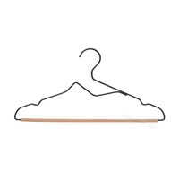 Cintre en fer forgé en bois massif de luxe Chemise durable et présentoir de costume pour garde-robe Design peu encombrant
