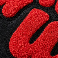Patch brodé en chenille avec lettrage rouge |   Badge personnalisé pour vestes, sacs et chapeaux |   Conception personnalisée