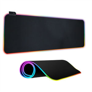 Tapis de souris gaming personnalisé avec image, bords cousus anti-frayage, tapis de bureau étendu, tapis de souris RGB noir avec effets lumineux, surface lisse - Product Image 1
