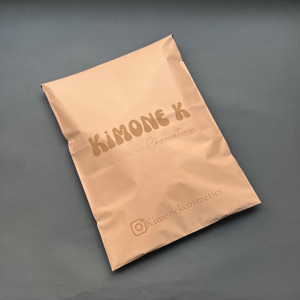 Enveloppes en polyéthylène personnalisées avec impression de logo - Sacs d'expédition mats pour les marques de cosmétiques et de vêtements - Product Image 2